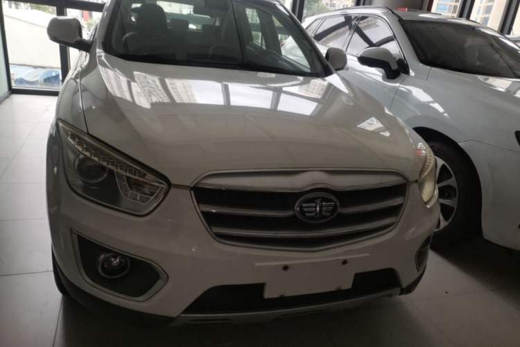Used Bestune X80 2013 2.0L automatic luxury version Front