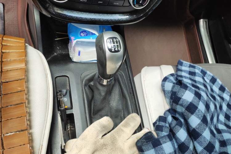 Used Bestune X80 2013 2.0L manual luxury version Gear Lever