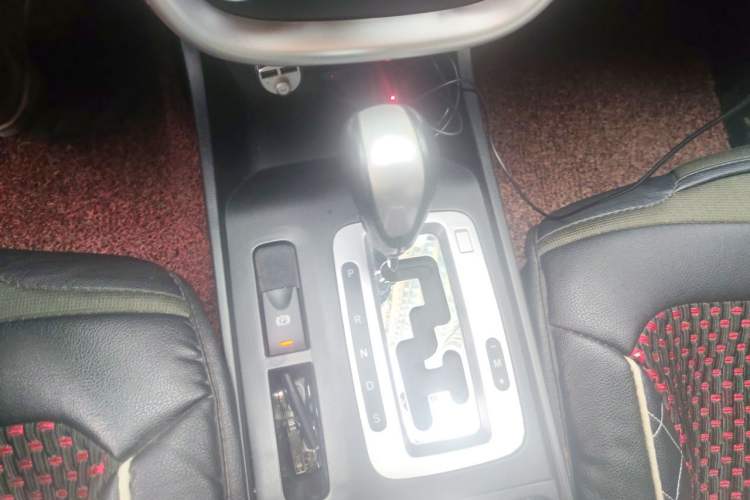 Used Bestune X80 2013 2.0L automatic comfort version Gear Lever