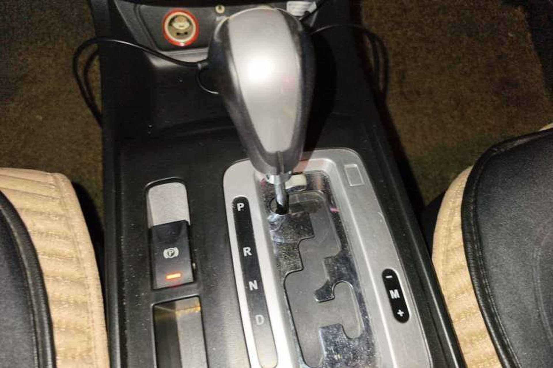 Used Bestune X80 2013 2.0L automatic comfort version Gear Lever