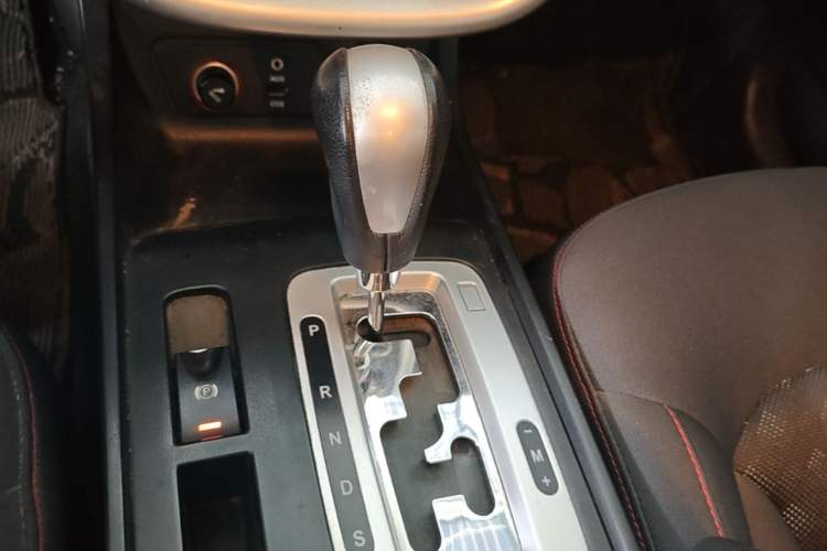 Used Bestune X80 2013 2.0L automatic comfort version Gear Lever