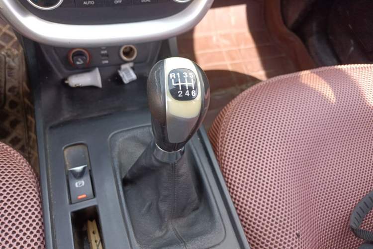 Used Bestune X80 2013 2.0L manual luxury version Gear Lever