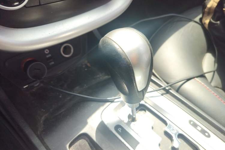 Used Bestune X80 2013 2.0L automatic luxury version Gear Lever