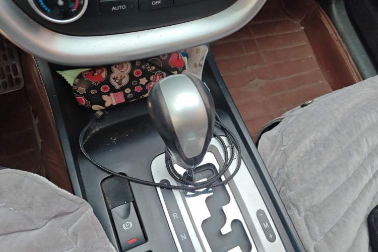 Used Bestune X80 2013 2.0L automatic luxury version Gear Lever