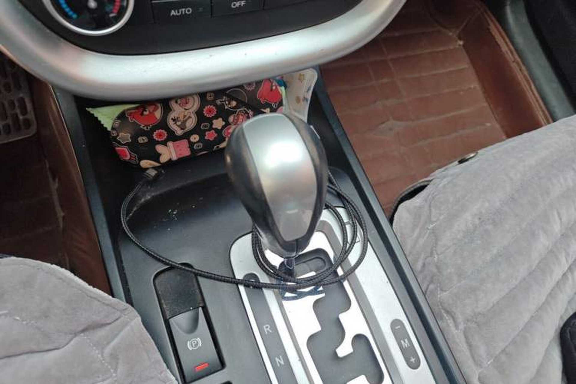 Used Bestune X80 2013 2.0L automatic luxury version Gear Lever