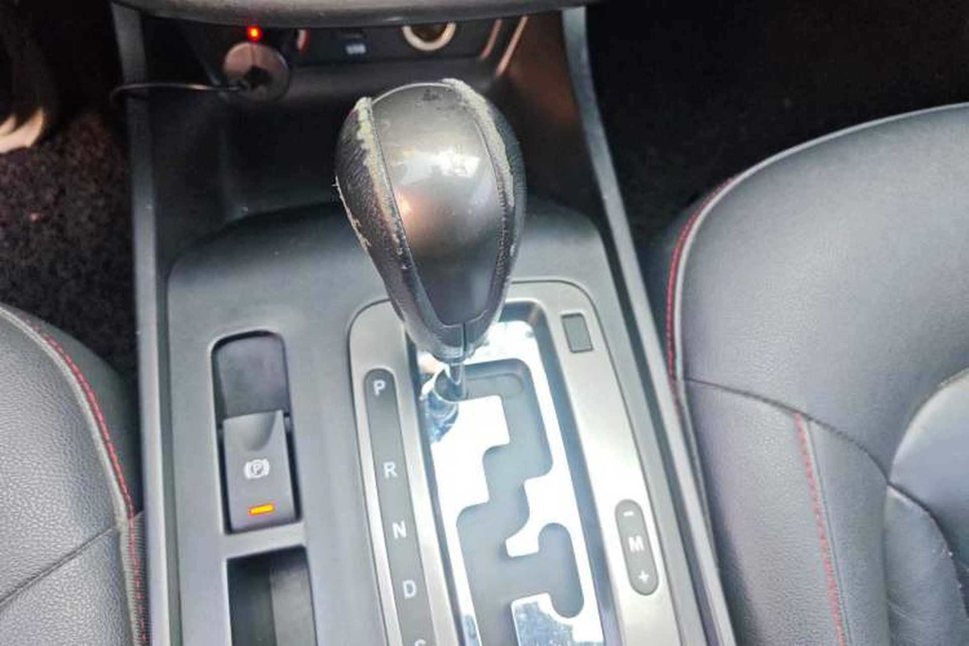Used Bestune X80 2013 2.0L automatic luxury version Gear Lever
