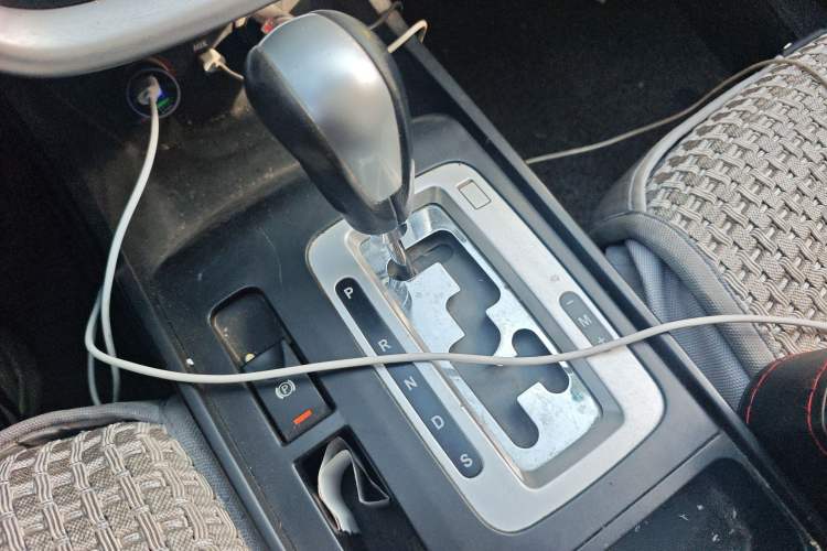 Used Bestune X80 2013 2.0L automatic comfort version Gear Lever