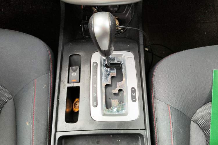 Used Bestune X80 2013 2.0L automatic comfort version Gear Lever