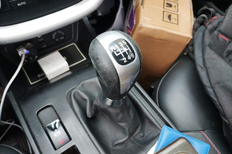 Used Bestune X80 2013 2.0L manual luxury version Gear Lever