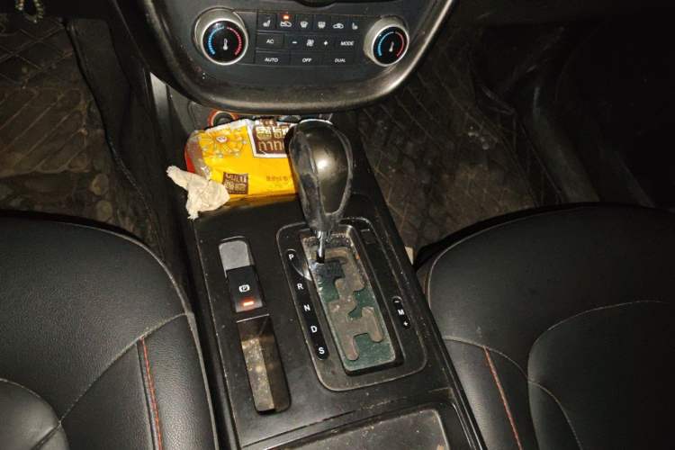 Used Bestune X80 2013 2.0L automatic luxury version Gear Lever