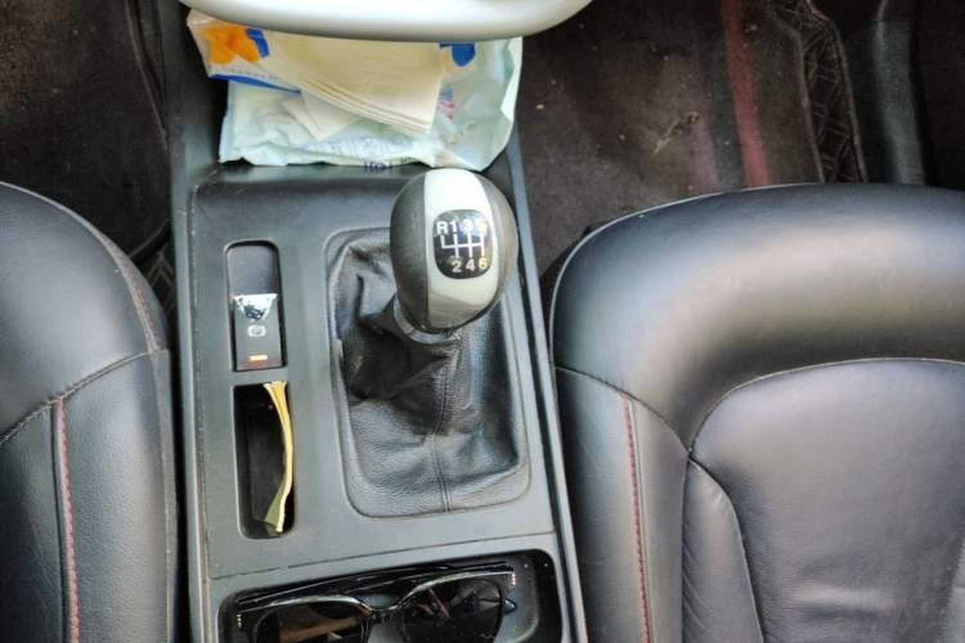 Used Bestune X80 2013 2.0L manual luxury version Gear Lever