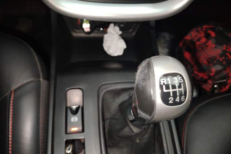 Used Bestune X80 2013 2.0L manual luxury version Gear Lever