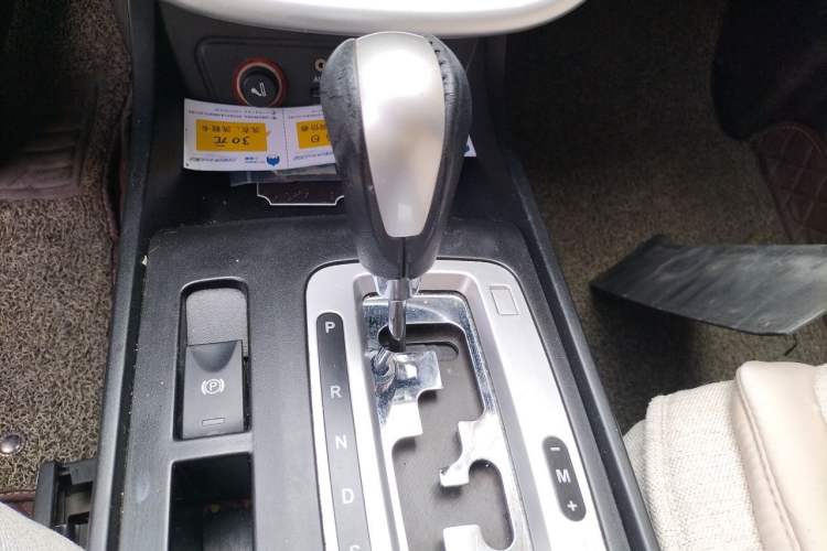 Used Bestune X80 2013 2.0L automatic comfort version Gear Lever
