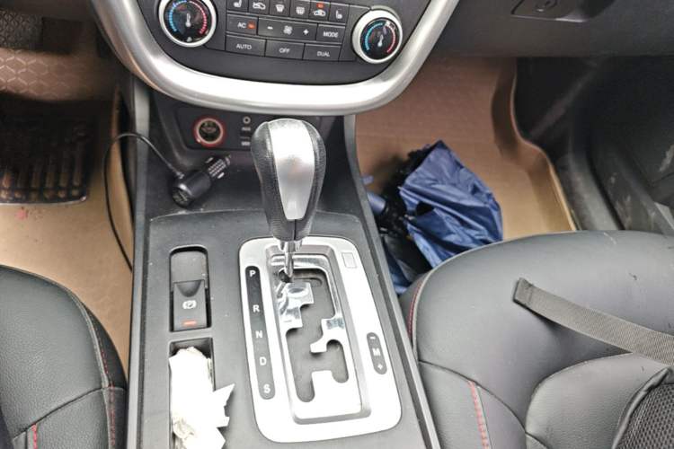 Used Bestune X80 2013 2.0L automatic luxury version Gear Lever