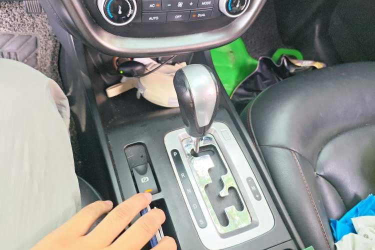 Used Bestune X80 2013 2.0L automatic luxury version Gear Lever