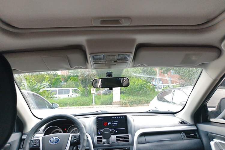 Used Bestune X80 2013 2.0L automatic comfort version Headliner