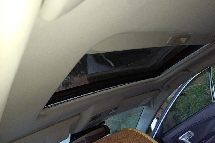 Used Bestune X80 2013 2.0L automatic luxury version Headliner