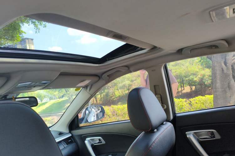 Used Bestune X80 2013 2.0L manual luxury version Headliner