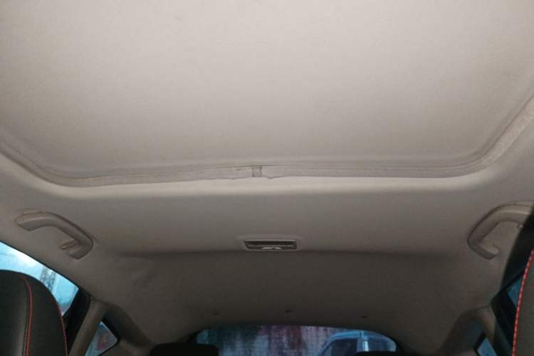Used Bestune X80 2013 2.0L automatic luxury version Headliner