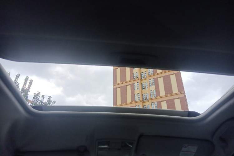 Used Bestune X80 2013 2.0L automatic luxury version Headliner