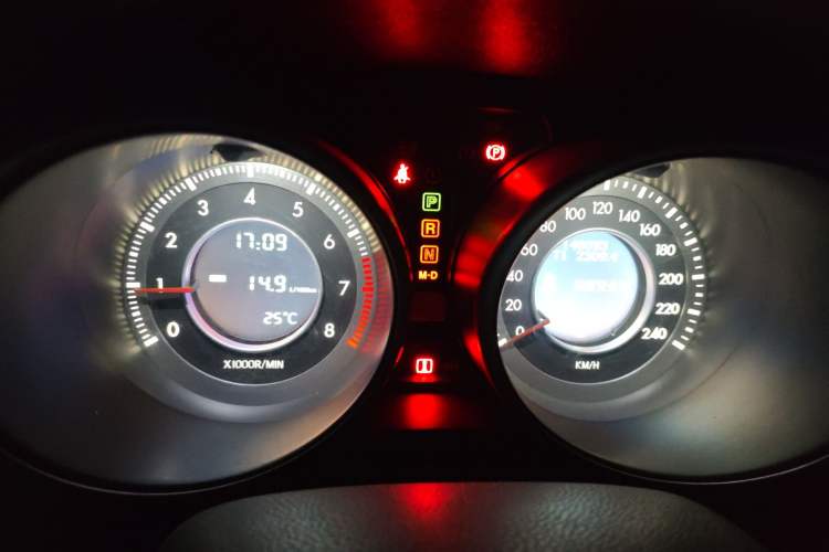 Used Bestune X80 2013 2.0L automatic luxury version Instrument Cluster