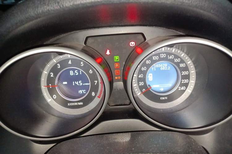 Used Bestune X80 2013 2.0L automatic luxury version Instrument Cluster