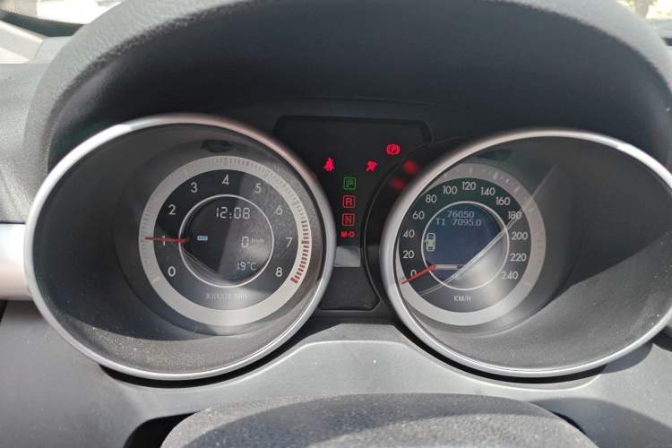 Used Bestune X80 2013 2.0L automatic luxury version Instrument Cluster