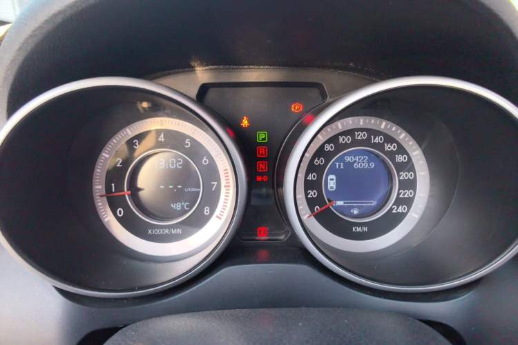 Used Bestune X80 2013 2.0L automatic comfort version Instrument Cluster