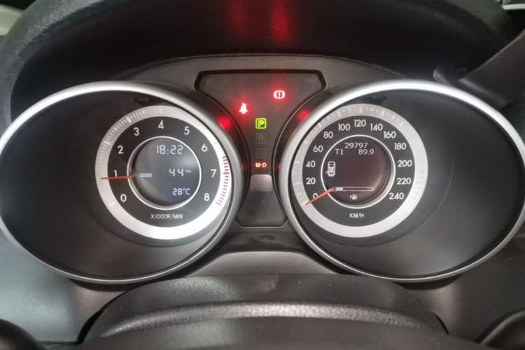 Used Bestune X80 2013 2.0L automatic luxury version Instrument Cluster