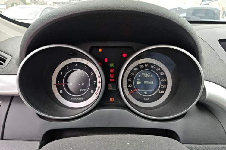 Used Bestune X80 2013 2.0L automatic luxury version Instrument Cluster