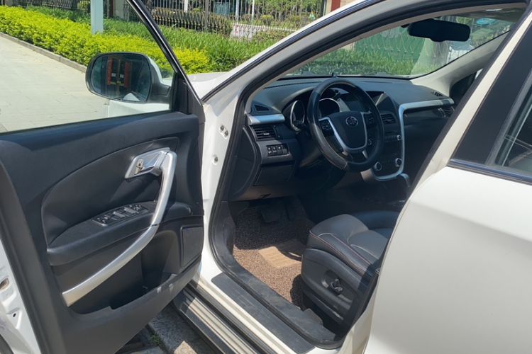 Used Bestune X80 2013 2.0L automatic luxury version Interior 1