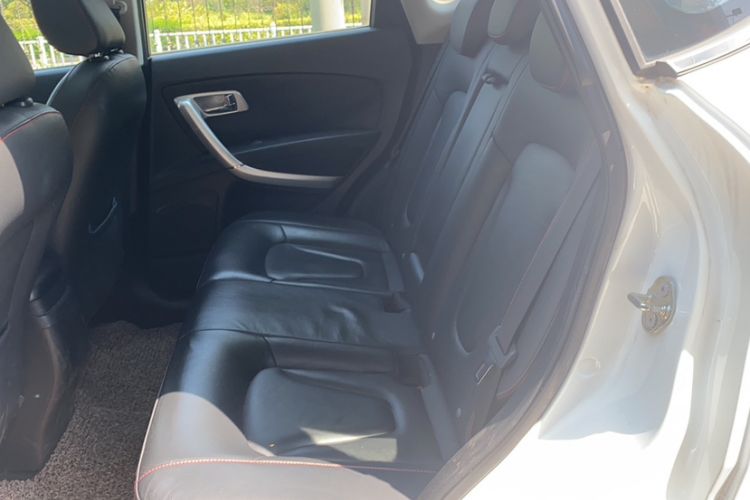 Used Bestune X80 2013 2.0L automatic luxury version Interior 2