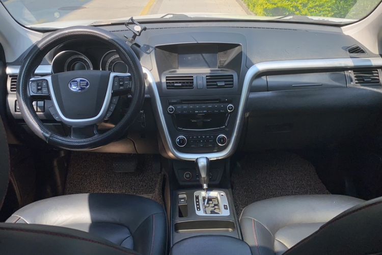 Used Bestune X80 2013 2.0L automatic luxury version Interior 3
