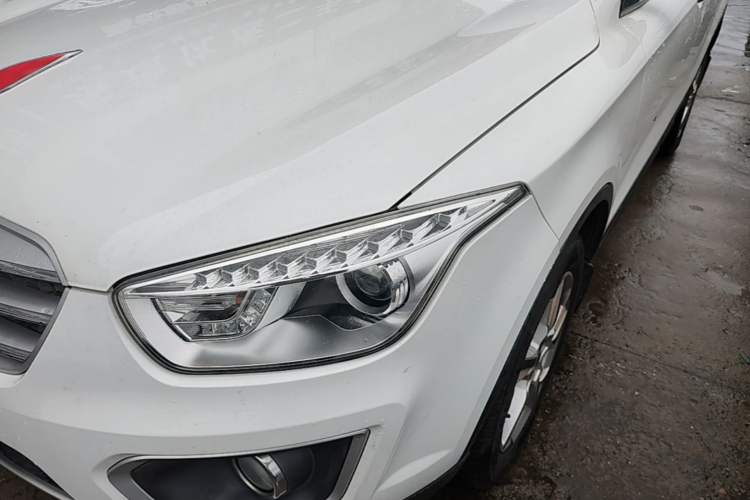 Used Bestune X80 2013 2.0L automatic comfort version Left Front Headlight