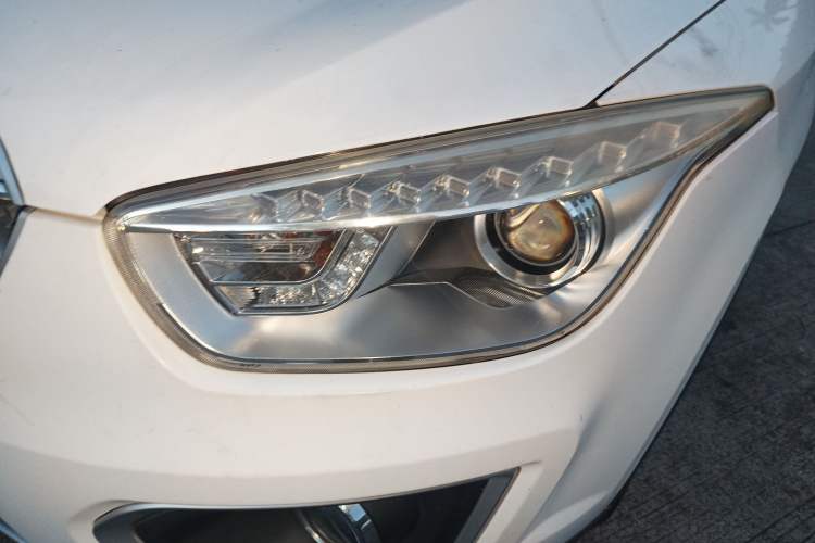Used Bestune X80 2013 2.0L automatic luxury version Left Front Headlight