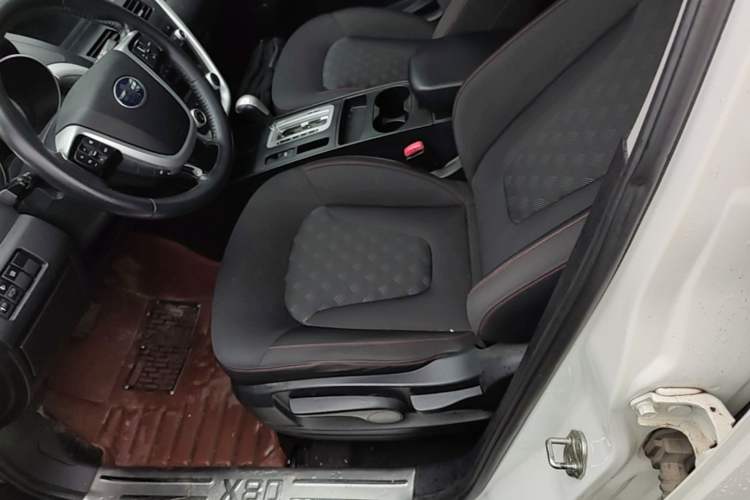 Used Bestune X80 2013 2.0L automatic comfort version Left Front Seat