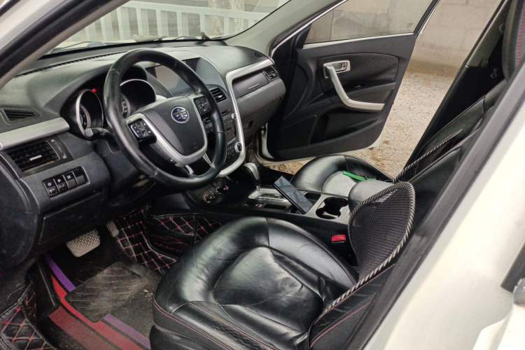 Used Bestune X80 2013 2.0L automatic luxury version Left Front Seat