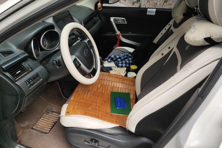 Used Bestune X80 2013 2.0L manual luxury version Left Front Seat