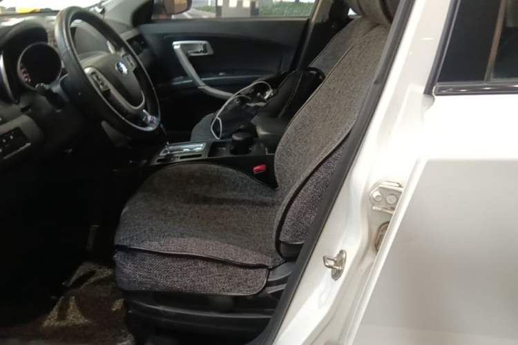 Used Bestune X80 2013 2.0L automatic comfort version Left Front Seat