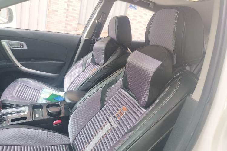 Used Bestune X80 2013 2.0L automatic luxury version Left Front Seat