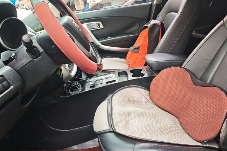 Used Bestune X80 2013 2.0L automatic luxury version Left Front Seat