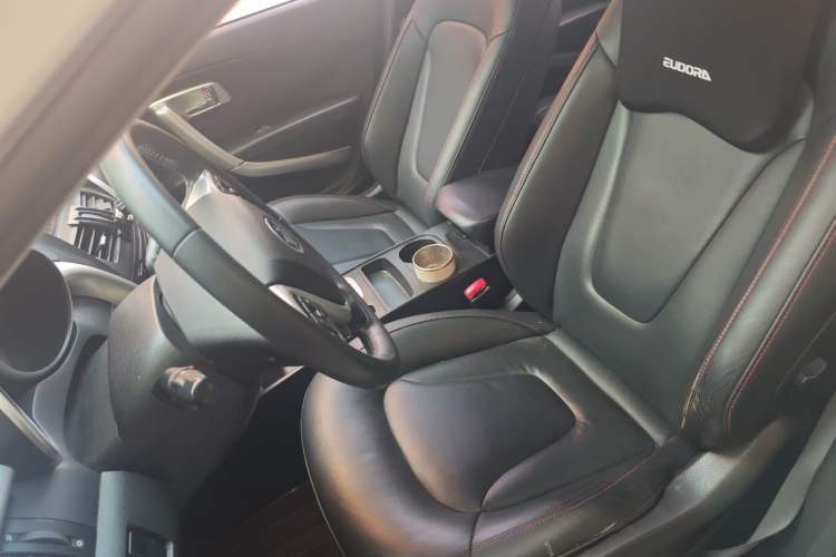 Used Bestune X80 2013 2.0L automatic luxury version Left Front Seat