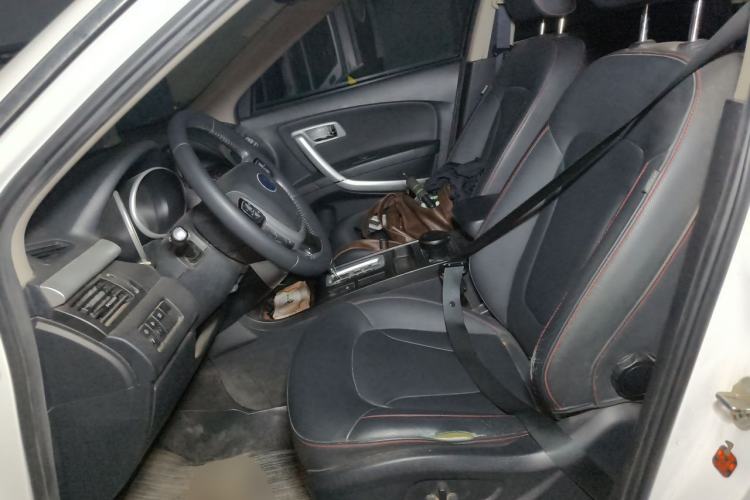 Used Bestune X80 2013 2.0L automatic luxury version Left Front Seat