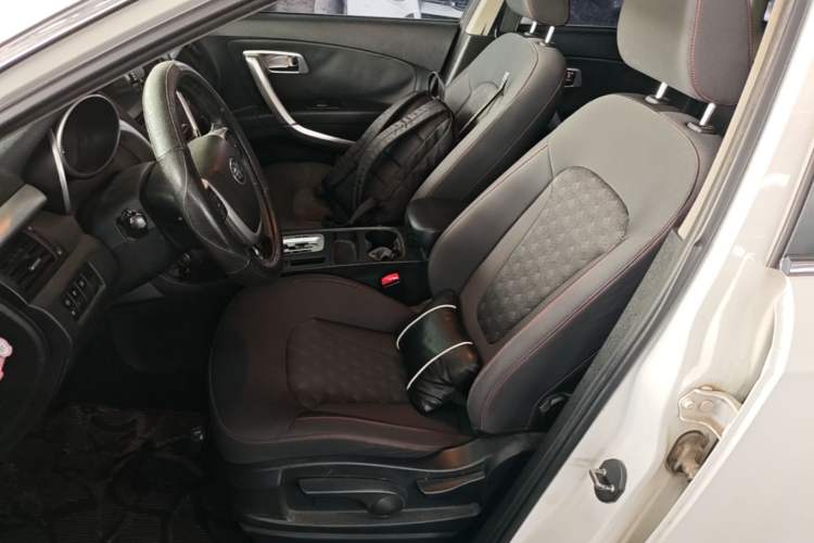 Used Bestune X80 2013 2.0L automatic comfort version Left Front Seat
