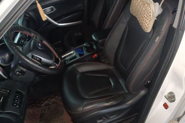 Used Bestune X80 2013 2.0L automatic luxury version Left Front Seat