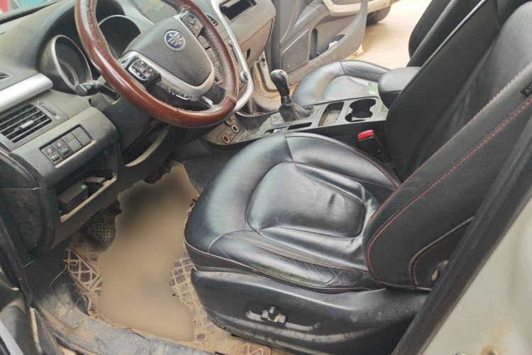 Used Bestune X80 2013 2.0L manual luxury version Left Front Seat