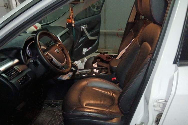 Used Bestune X80 2013 2.0L automatic luxury version Left Front Seat