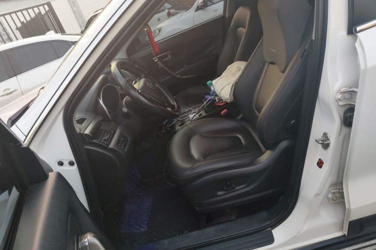 Used Bestune X80 2013 2.0L automatic luxury version Left Front Seat