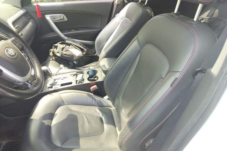 Used Bestune X80 2013 2.0L automatic luxury version Left Front Seat