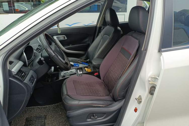 Used Bestune X80 2013 2.0L automatic luxury version Left Front Seat